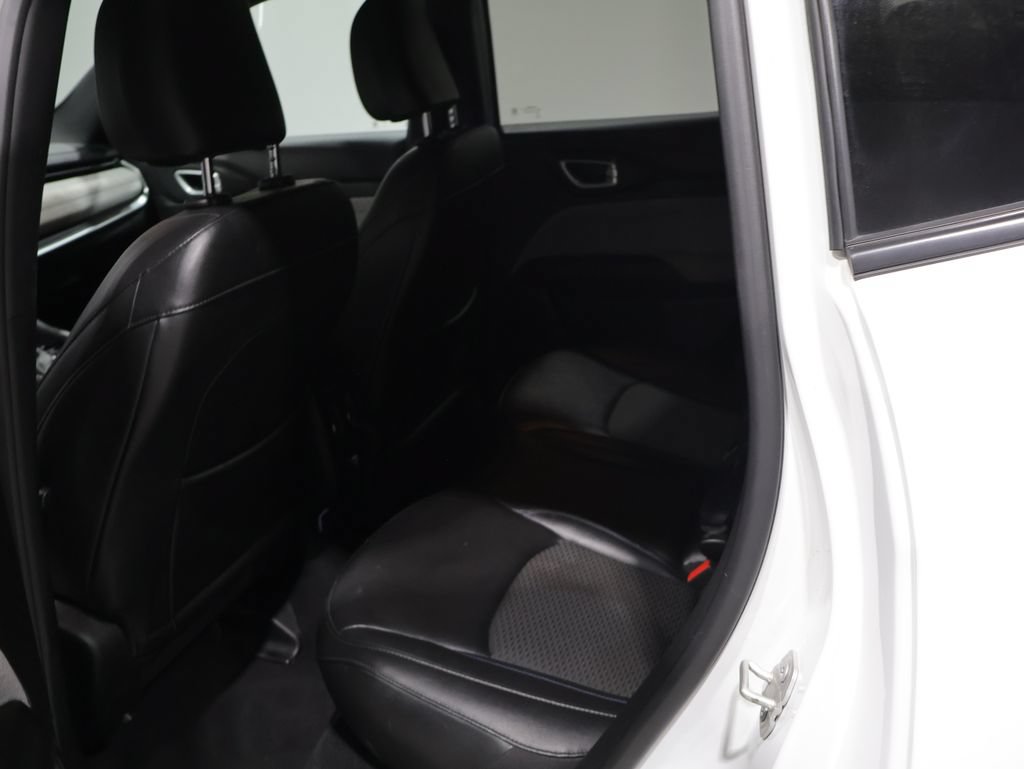 Certified 2024 Jeep Compass Latitude AWD/4WD image 27