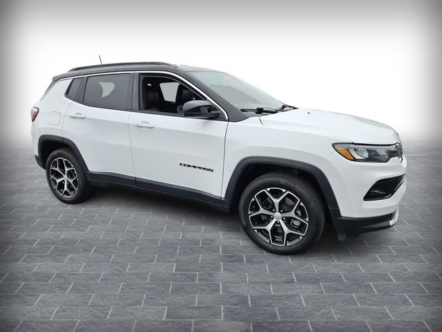 Used 2024 Jeep Compass Limited AWD/4WD image 3