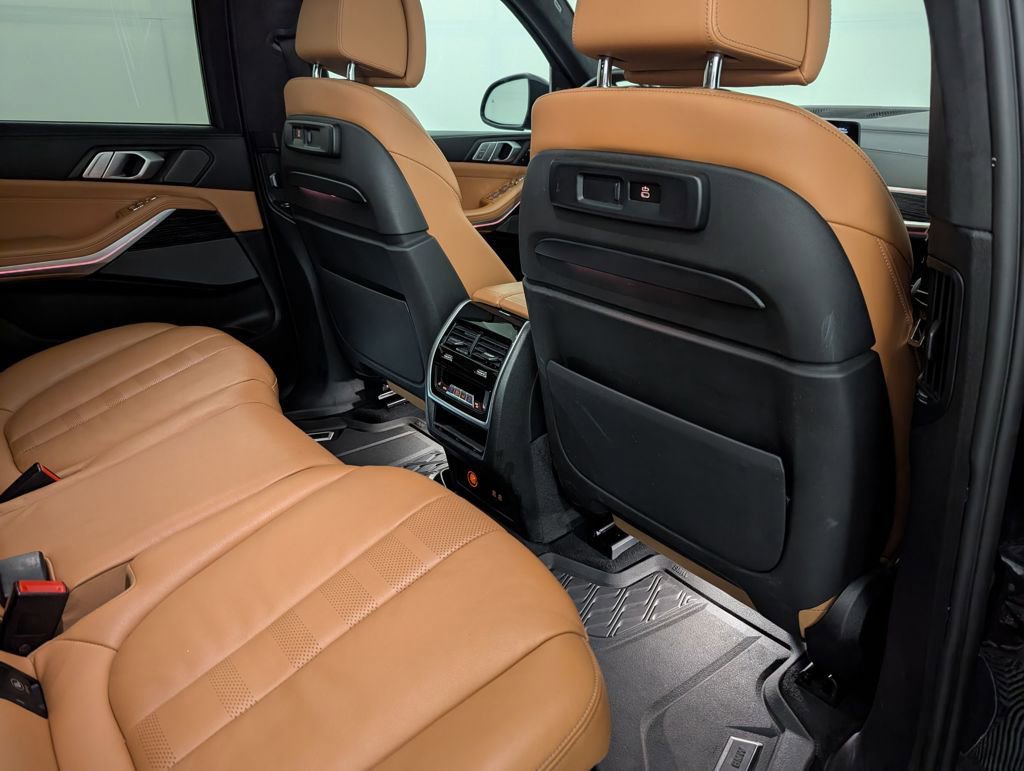 Used 2021 BMW X7 M50i image 37