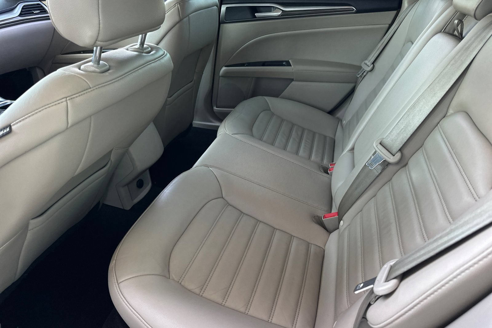 Used 2018 Ford Fusion SE FWD image 11