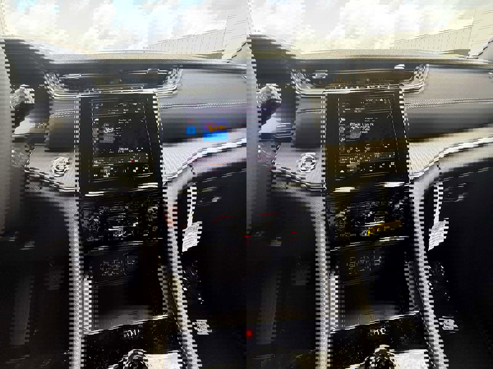 New 2025 Jeep Grand Cherokee Altitude image 10