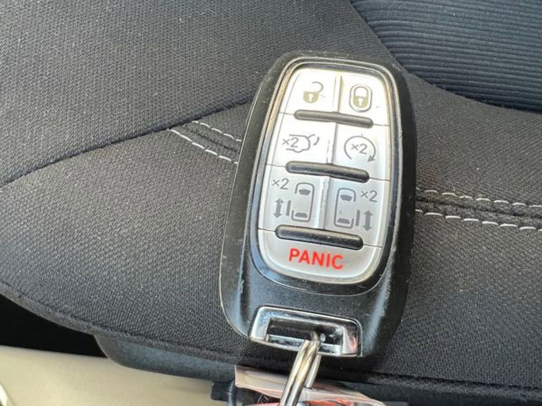 Used 2022 Chrysler Voyager LX image 44