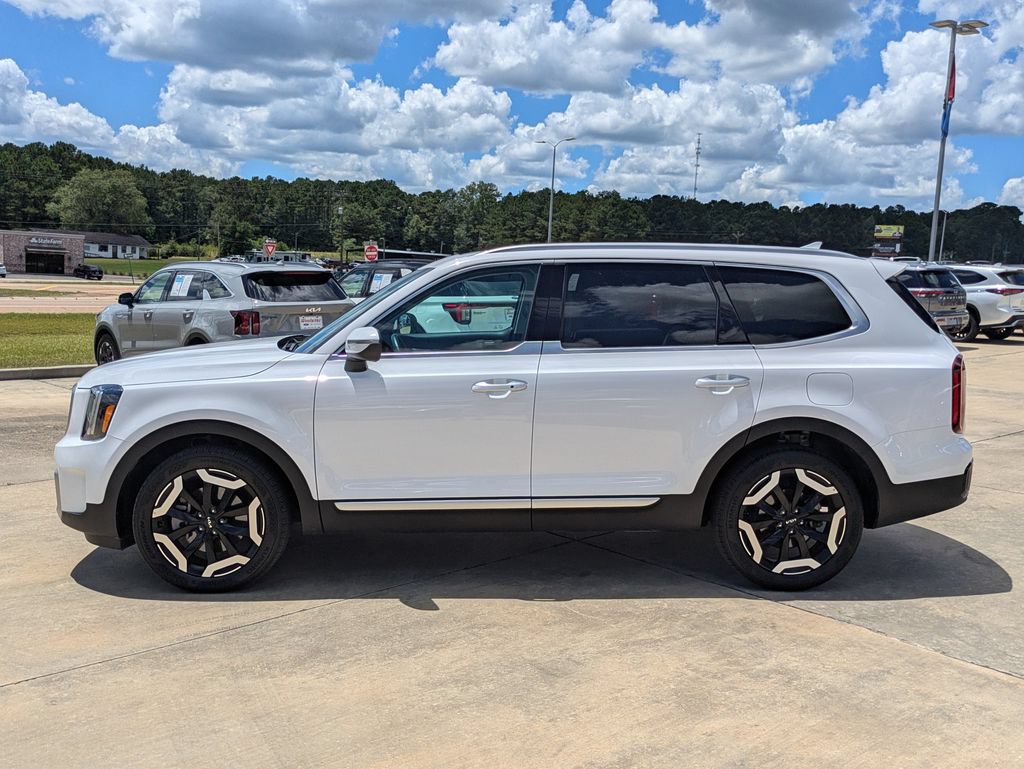 Used 2025 Kia Telluride S FWD image 2