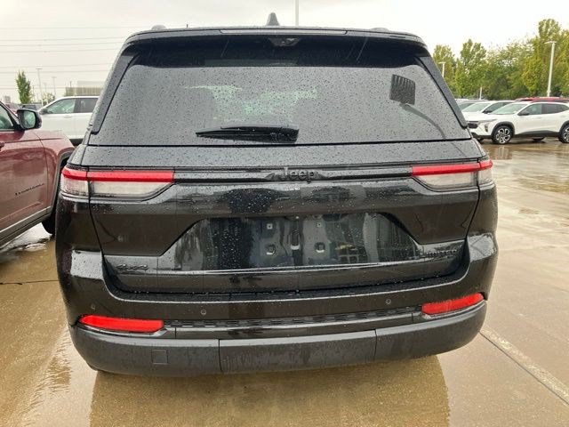 Used 2023 Jeep Grand Cherokee Limited w/ Luxury Tech Group II AWD/4WD image 6
