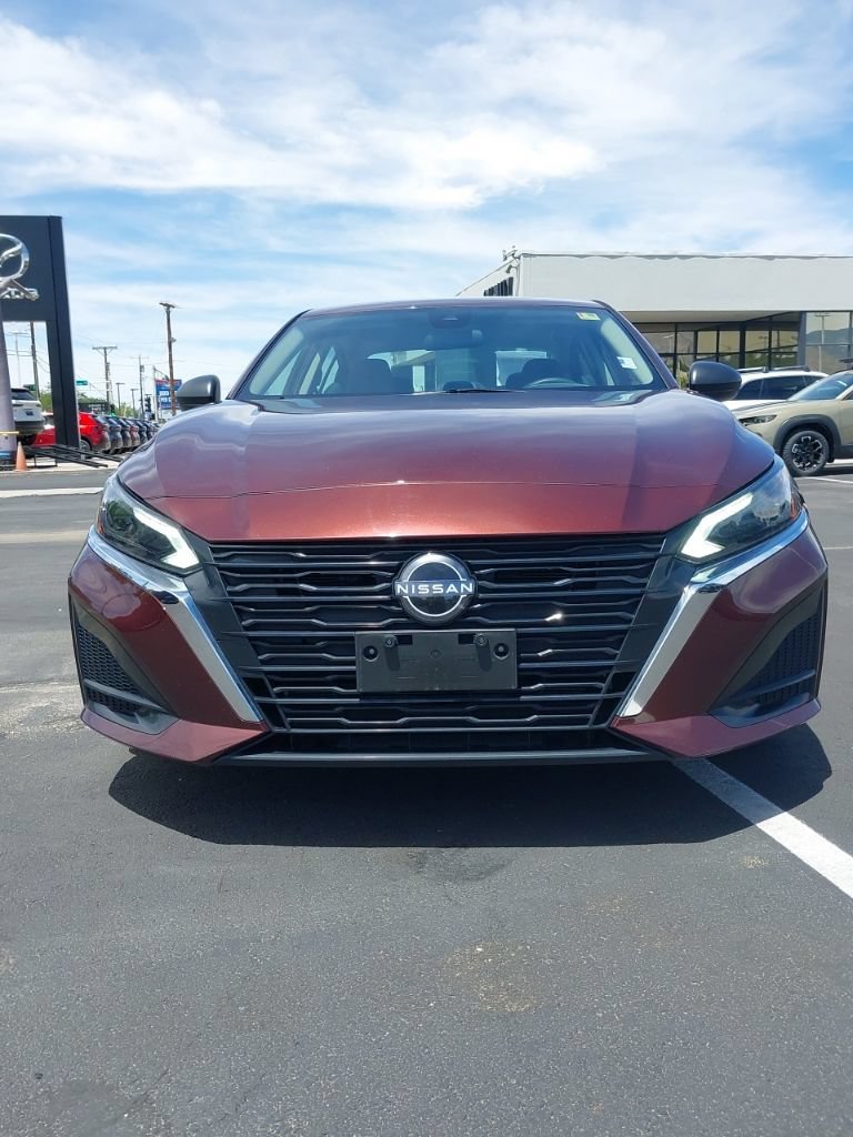 Used 2024 Nissan Altima 2.5 SV FWD image 1
