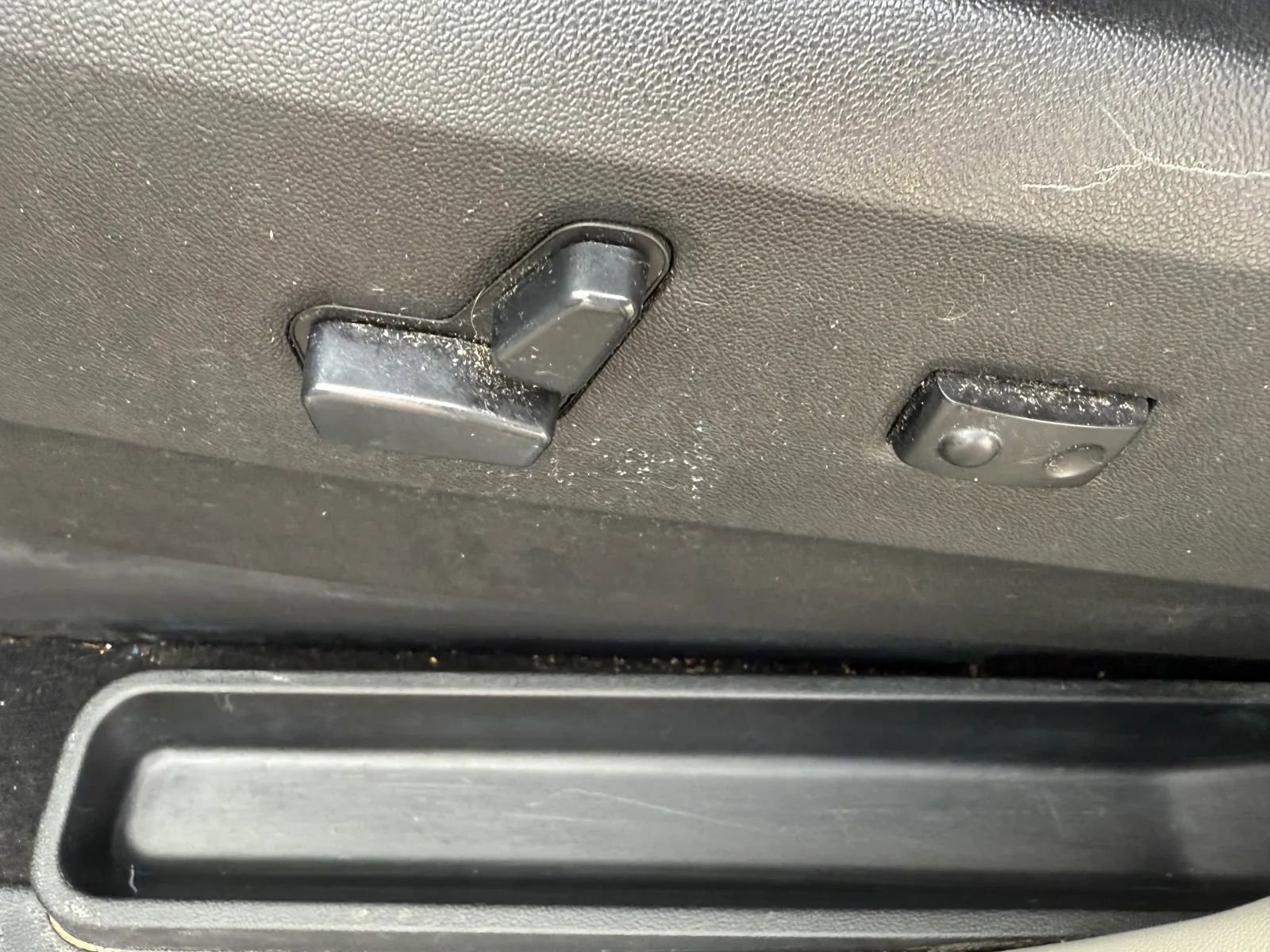 Used 2014 Chrysler Town & Country Limited image 19