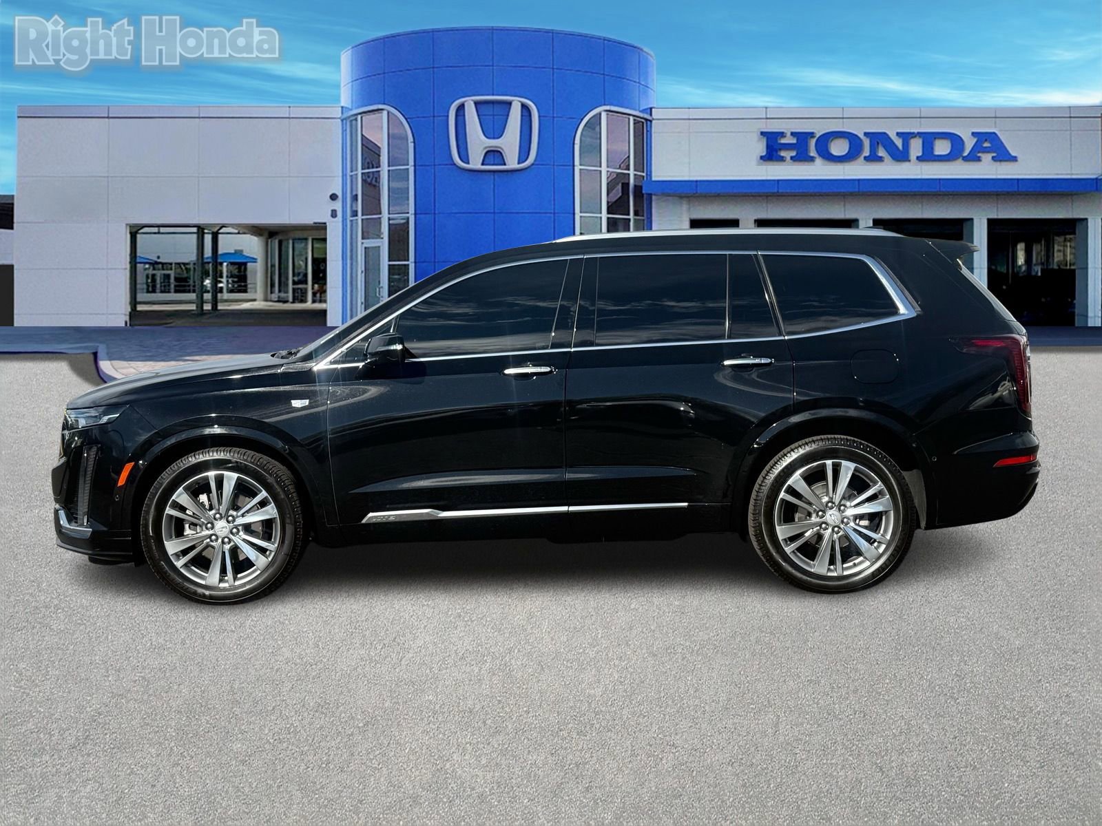 Used 2022 Cadillac XT6 Premium Luxury w/ Technology Package image 3