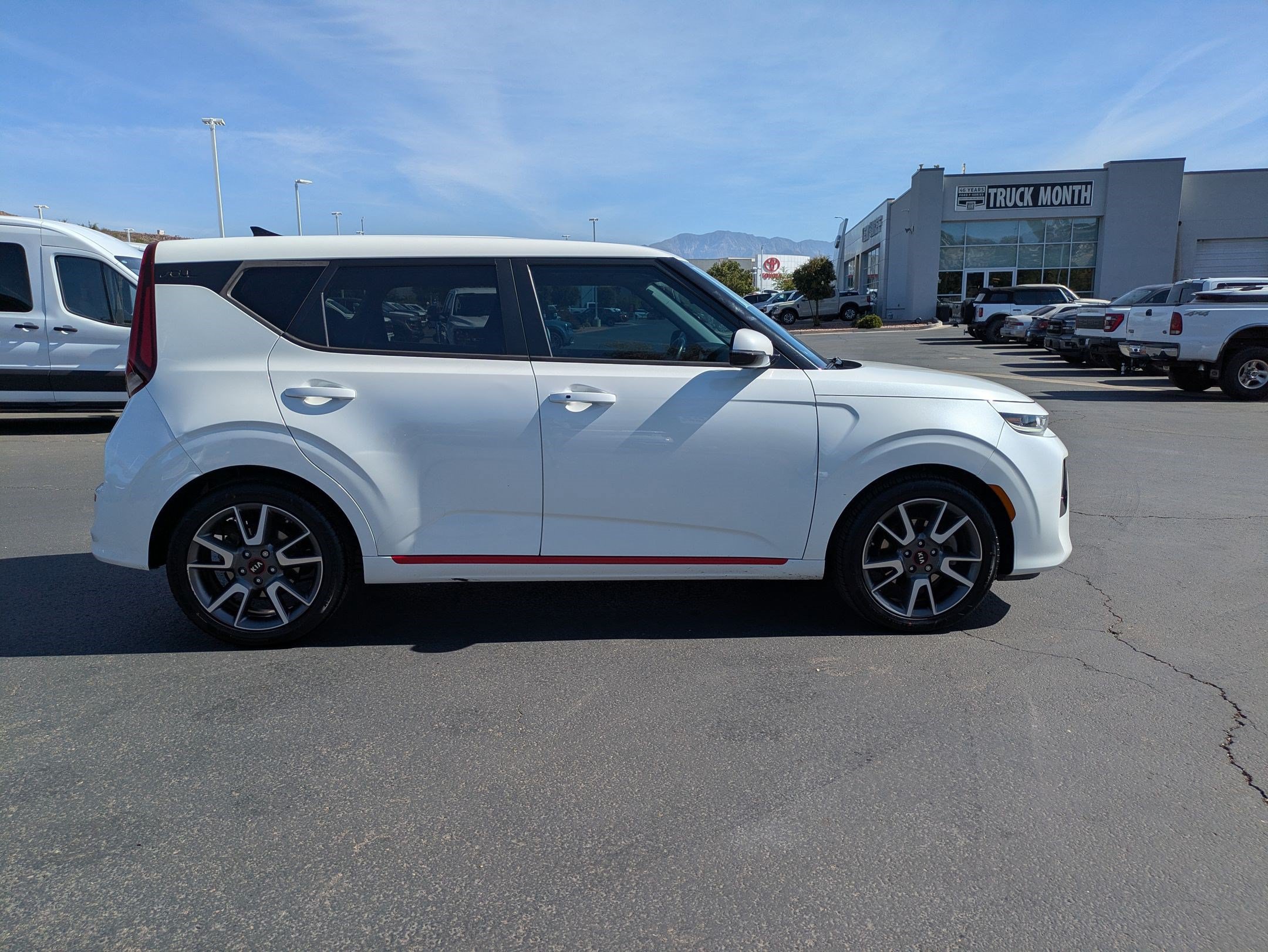 Used 2021 Kia Soul Turbo FWD image 2
