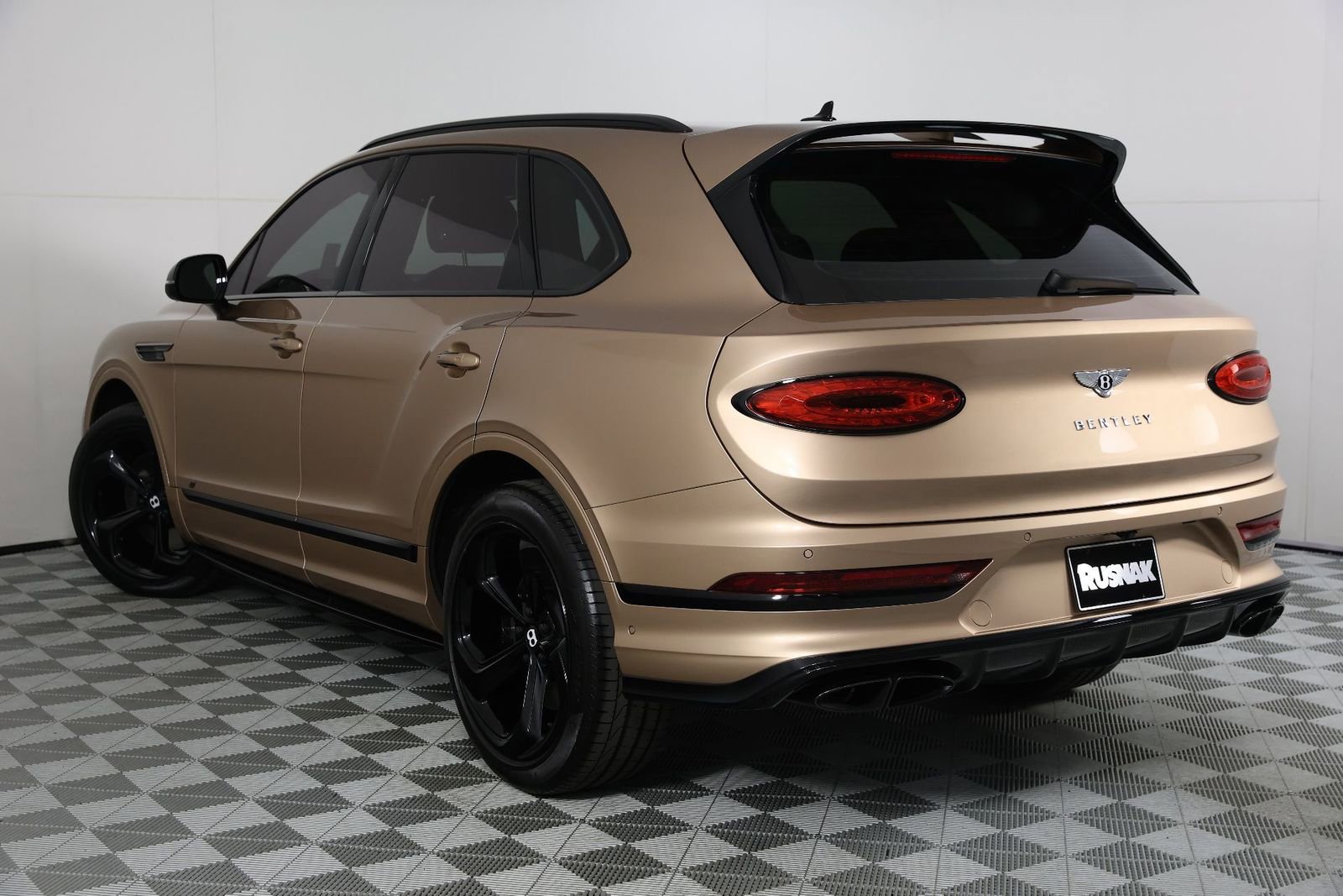 Used 2023 Bentley Bentayga image 3