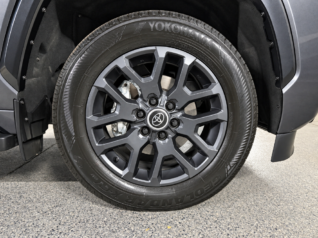 Used 2024 Toyota Sequoia Platinum AWD/4WD image 6