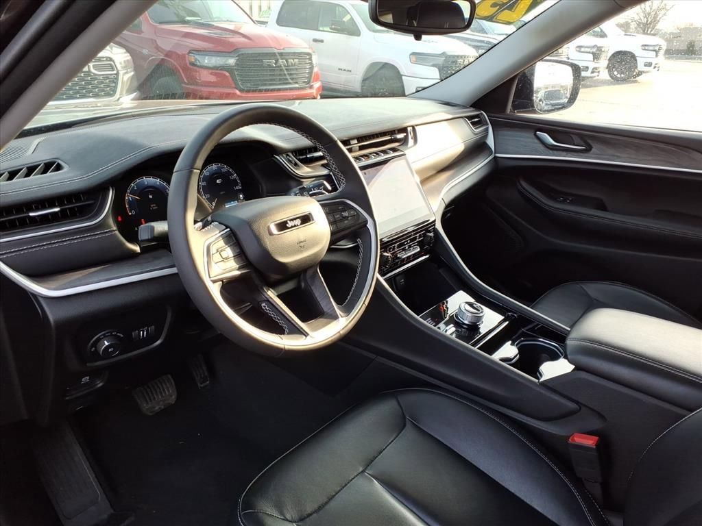 Certified 2023 Jeep Grand Cherokee L Limited w/ Black Appearance Package image 9