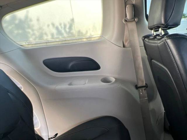 Certified 2023 Chrysler Pacifica Touring-L FWD image 28