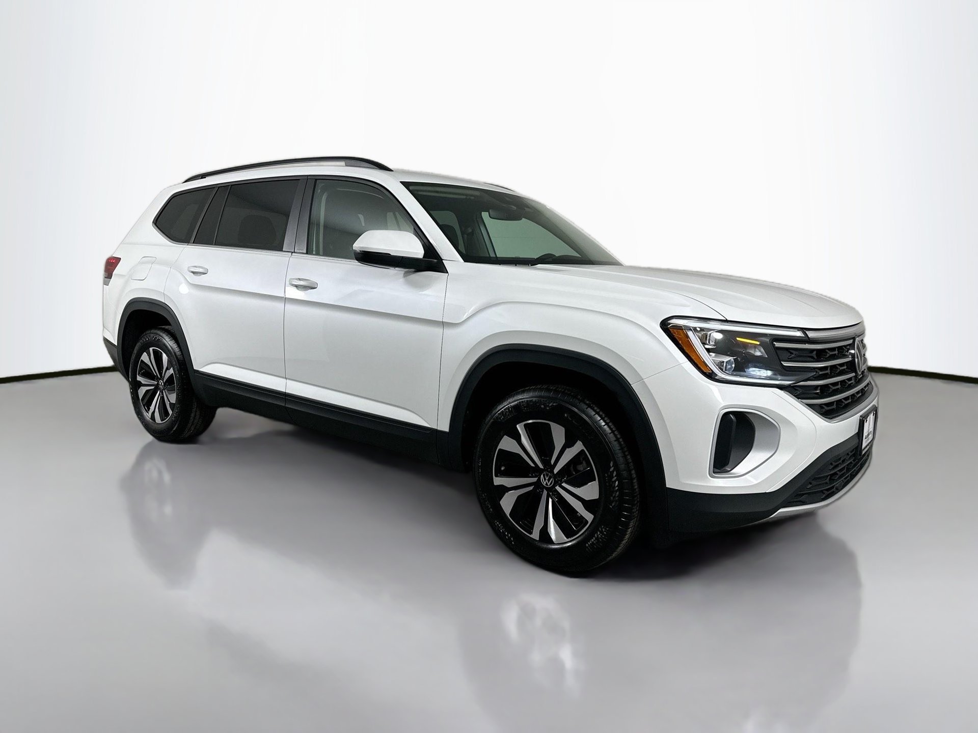 Certified 2026 Volkswagen Atlas SE FWD image 3
