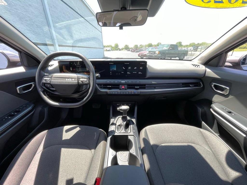 Used 2025 Kia K4 FWD image 3