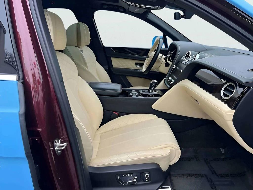 Used 2017 Bentley Bentayga image 13