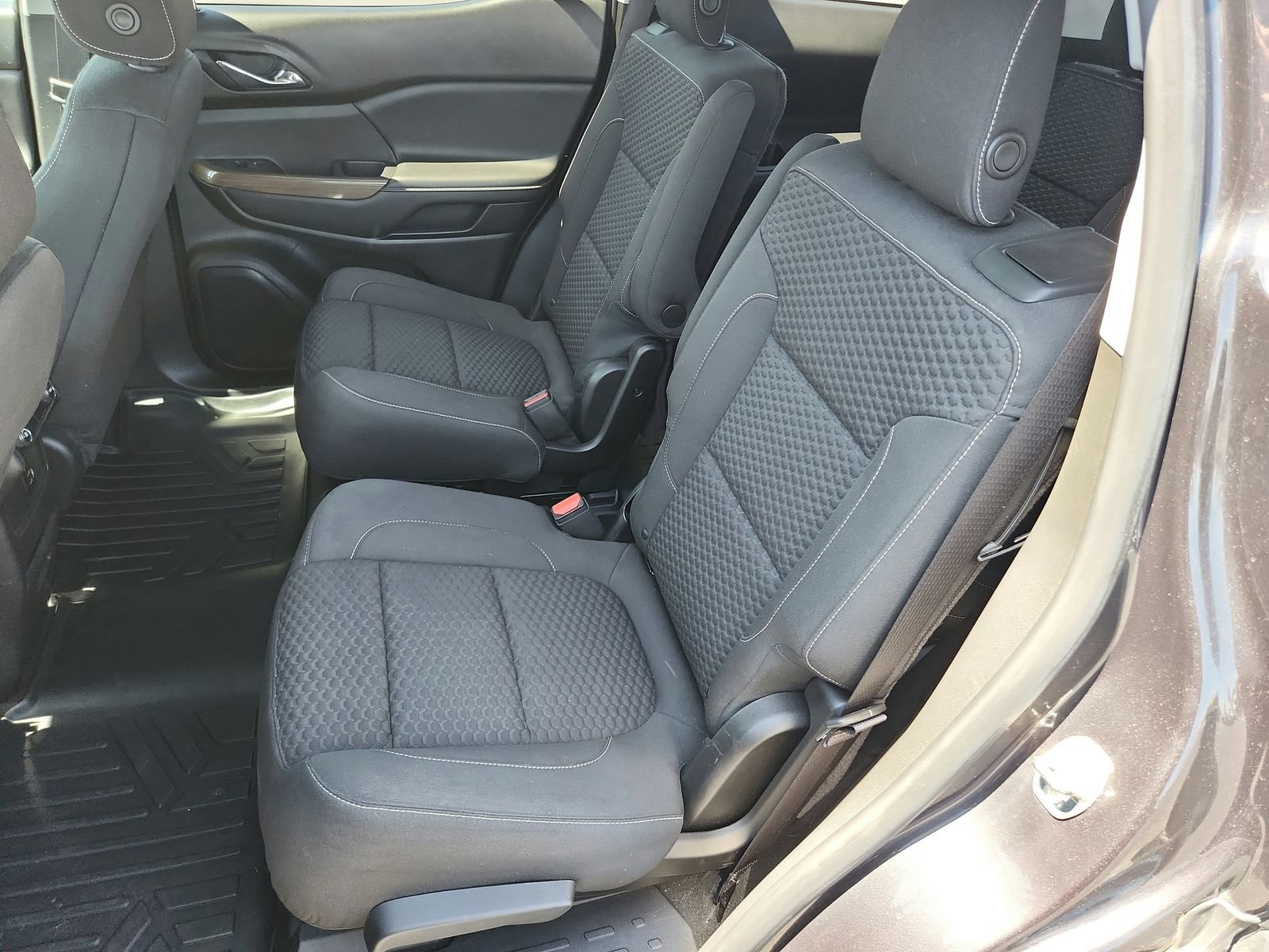 Used 2017 GMC Acadia SLE FWD image 22