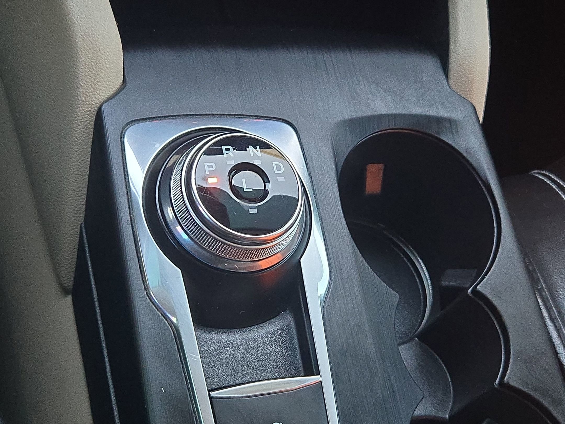 Used 2020 Ford Escape Titanium image 16