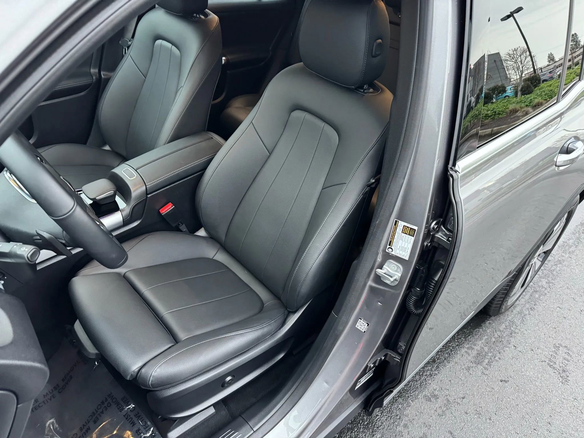 Used 2023 Mercedes-Benz EQB 300 4MATIC w/ Exclusive Package image 26