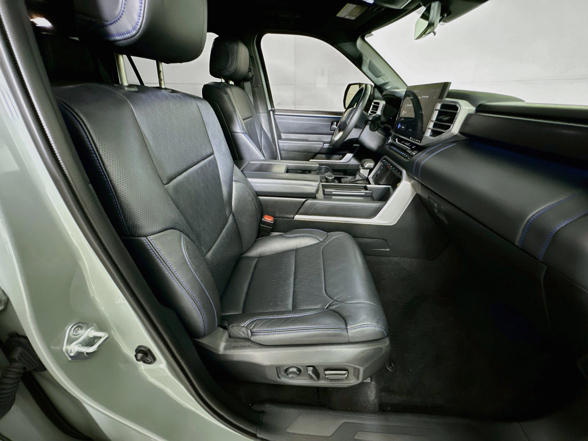 Used 2024 Toyota Sequoia Platinum RWD image 28