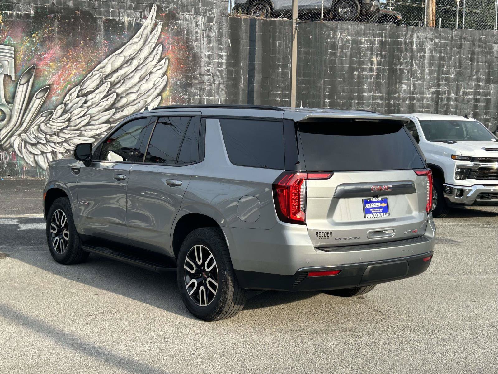 Used 2024 GMC Yukon AT4 AWD/4WD image 5