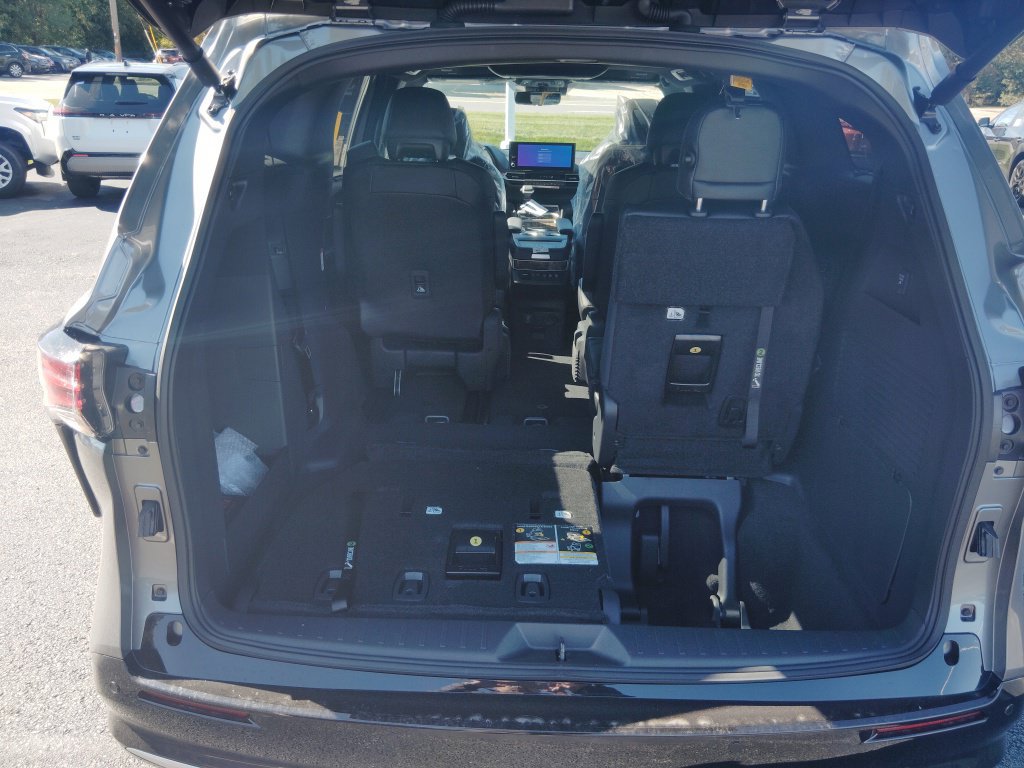 New 2026 Toyota Sienna Platinum AWD/4WD image 16
