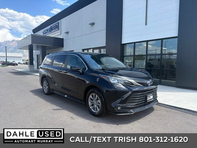 Used 2025 Toyota Sienna XLE FWD image 1