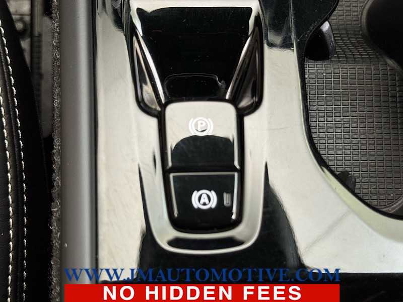 Used 2020 Volvo XC40 T5 R-Design image 31