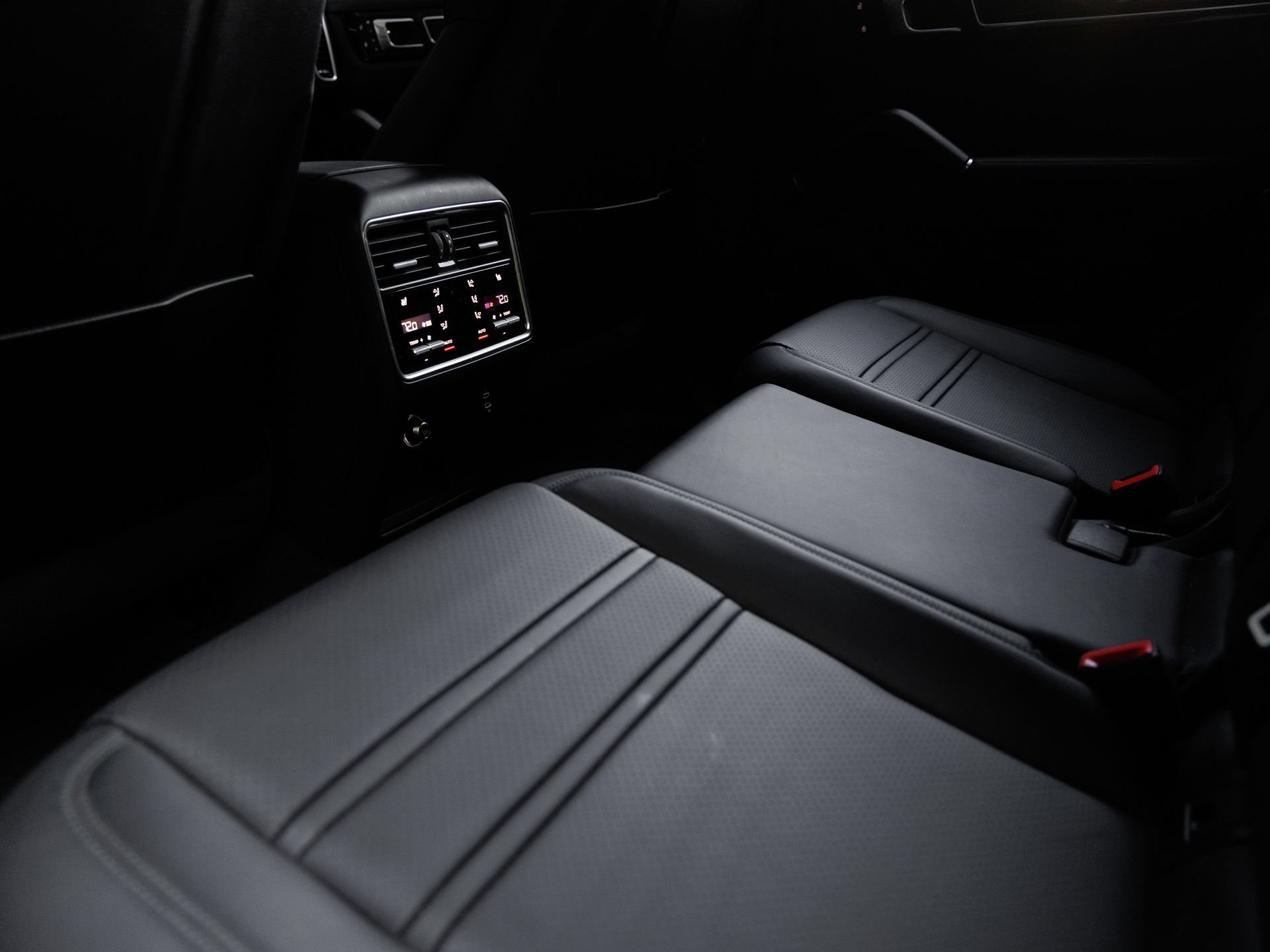 Certified 2023 Porsche Cayenne S AWD/4WD image 24