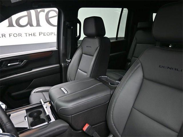 Used 2025 GMC Yukon XL Denali image 16