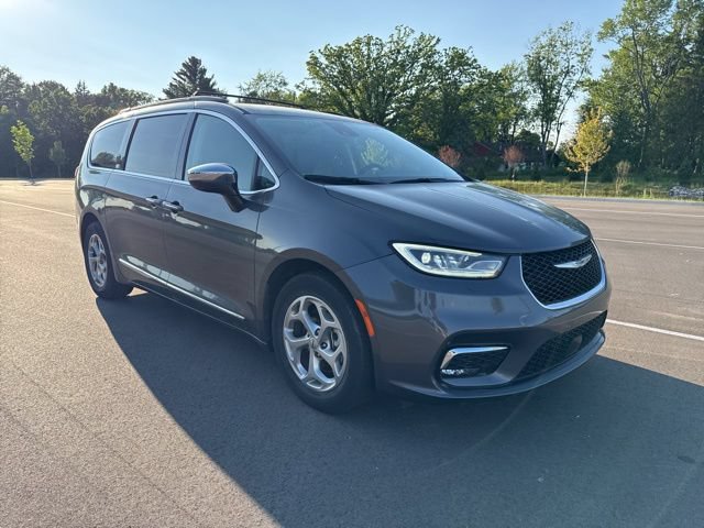 Used 2023 Chrysler Pacifica Limited FWD image 7