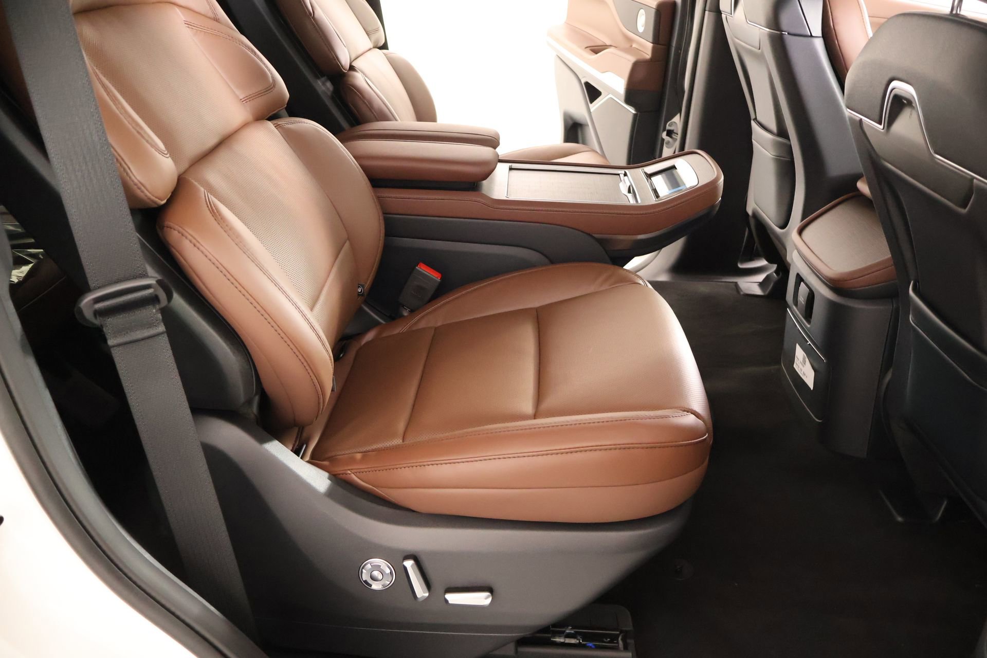 New 2026 Lincoln Navigator Reserve AWD/4WD image 16