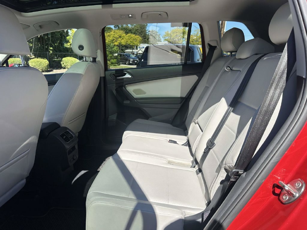 Used 2018 Volkswagen Tiguan SE w/ Panoramic Sunroof Package AWD/4WD image 14