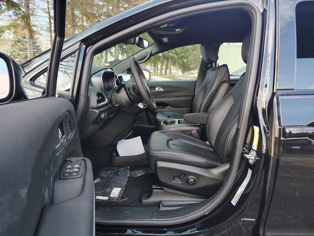 New 2026 Chrysler Pacifica Select w/ S Appearance Package FWD image 7
