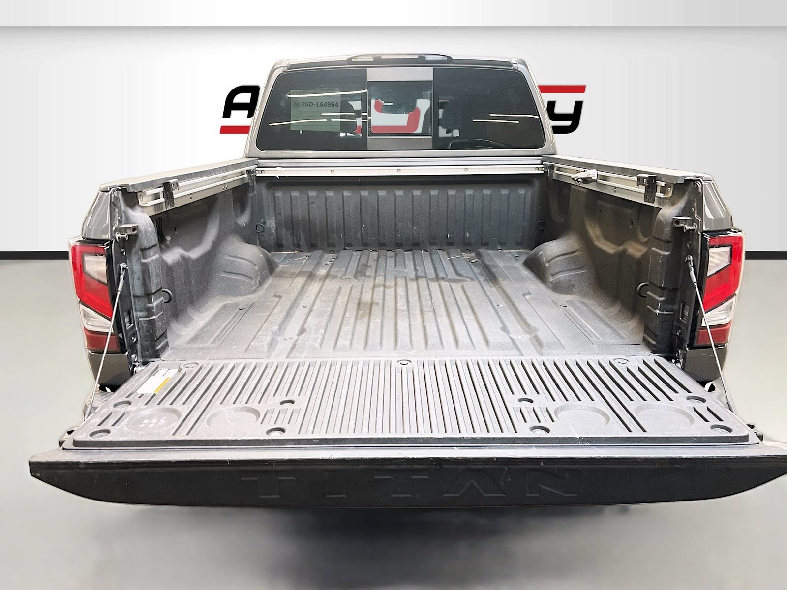 Used 2022 Nissan Titan PRO-4X w/ Pro-4x Convenience Package AWD/4WD image 28