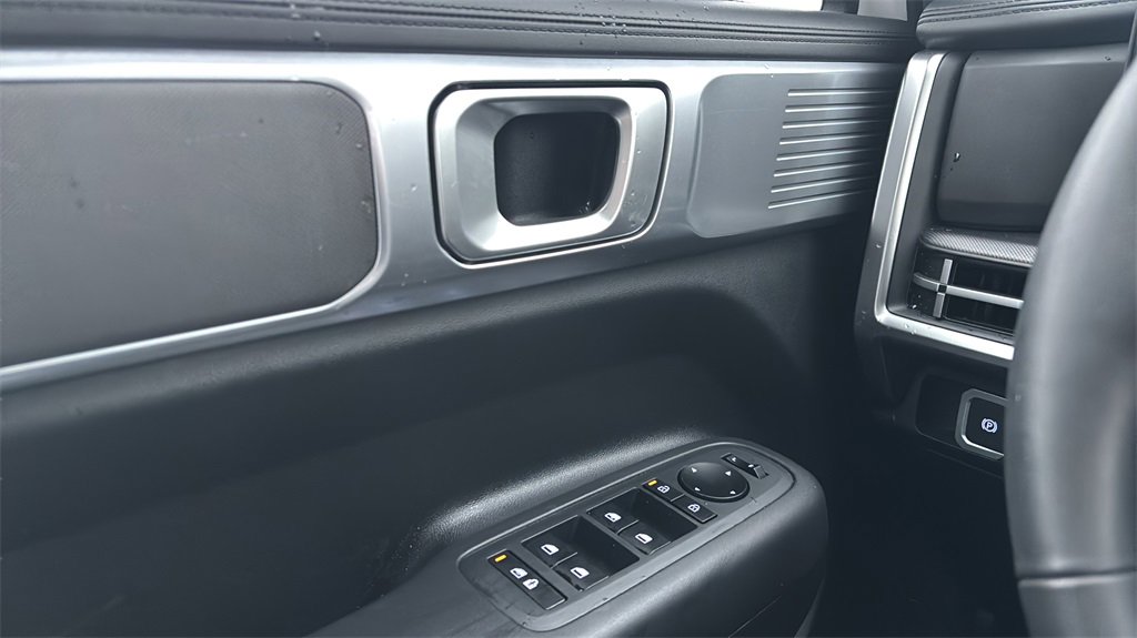 Used 2025 Hyundai Santa Fe SE image 16