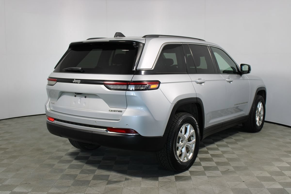 Used 2023 Jeep Grand Cherokee Limited AWD/4WD image 6