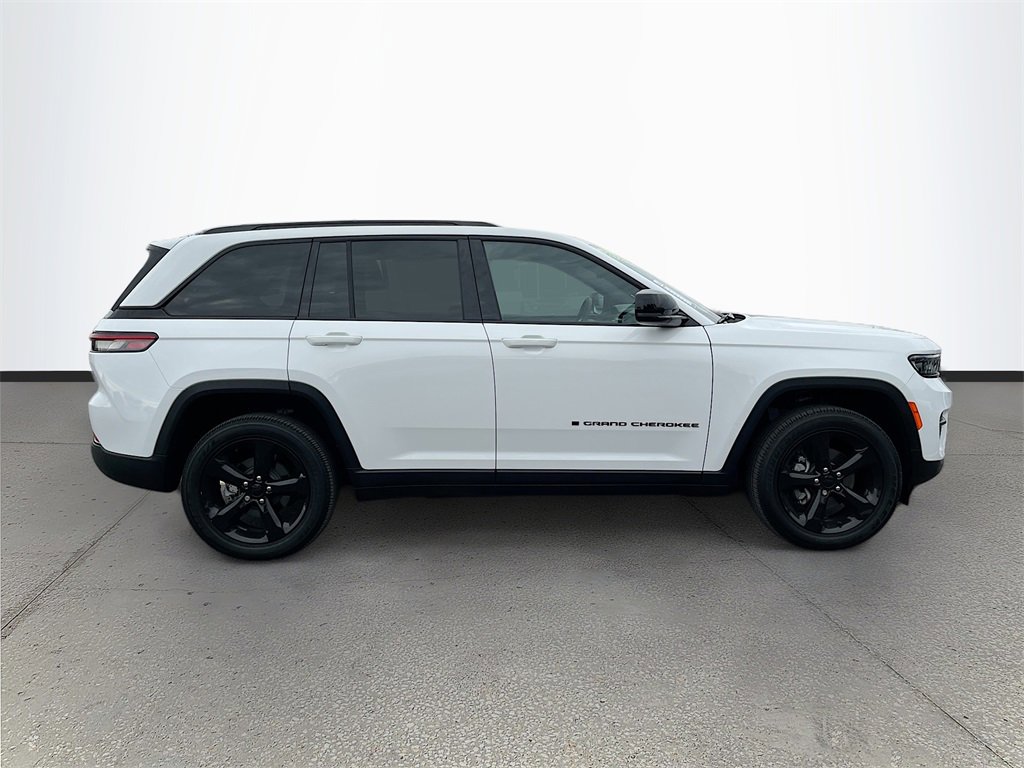 Certified 2025 Jeep Grand Cherokee Altitude image 8