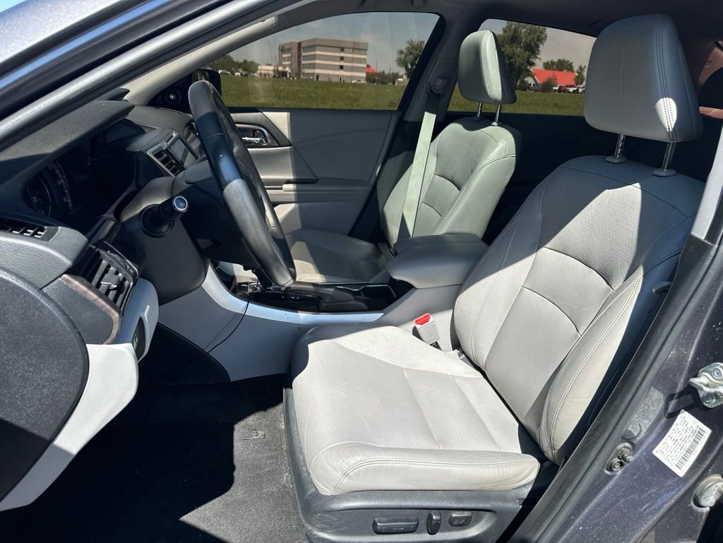 Used 2017 Honda Accord Touring image 14