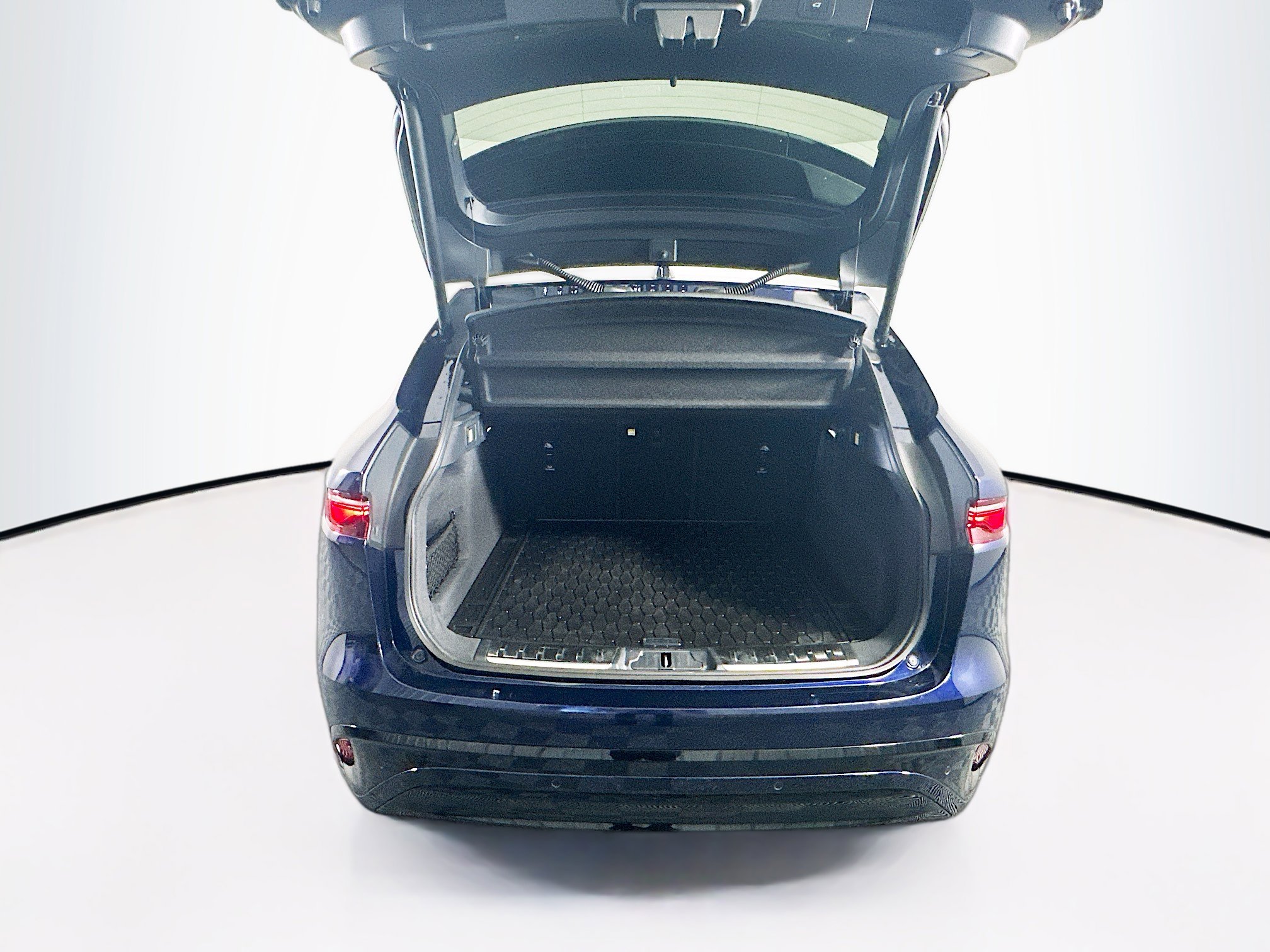 Used 2025 Jaguar F-PACE R-Dynamic S image 31