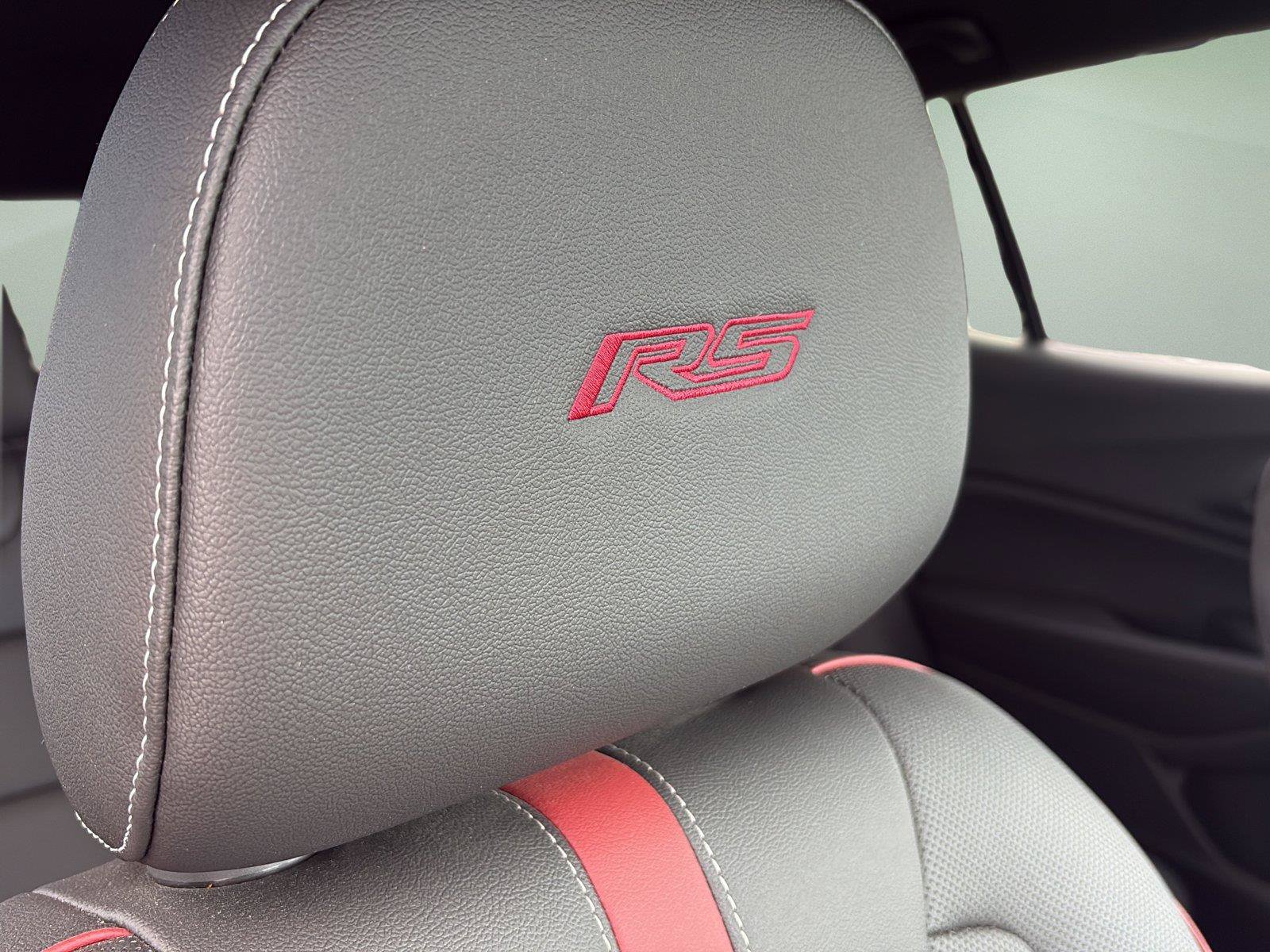 Used 2025 Chevrolet Trax RS FWD image 24