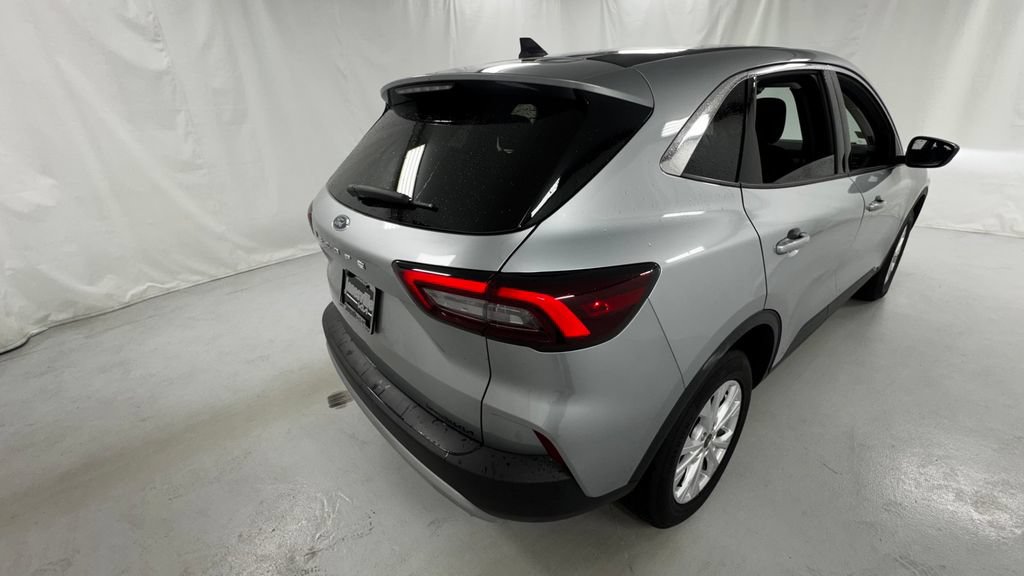 Used 2024 Ford Escape Active AWD/4WD image 3