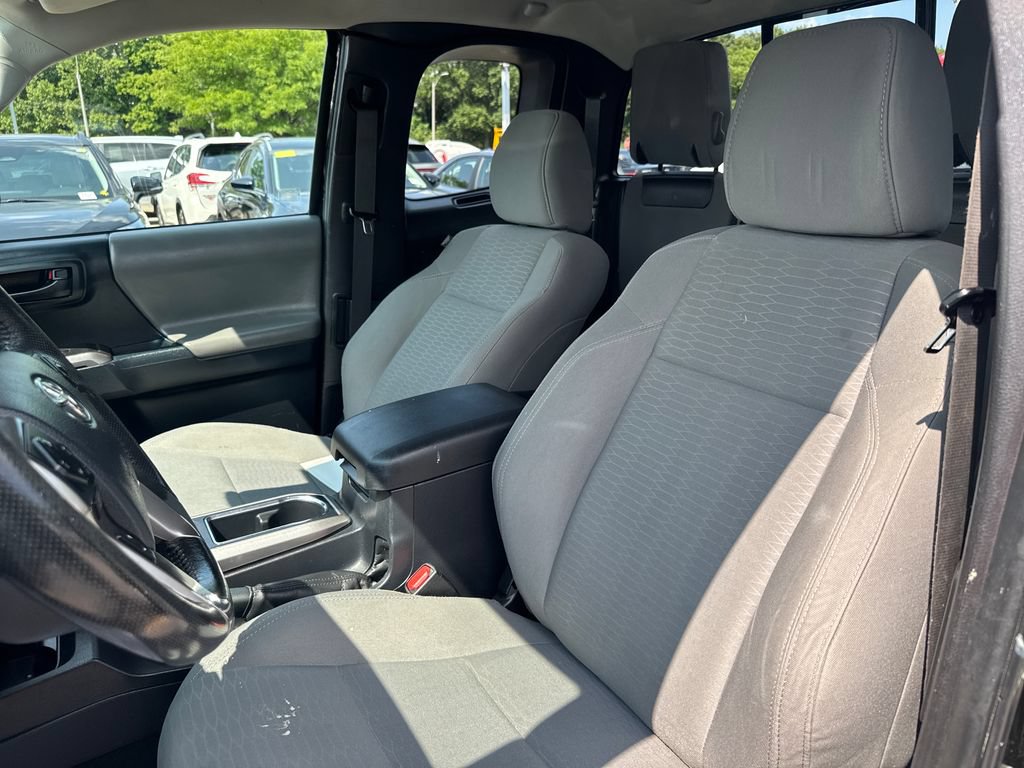 Used 2018 Toyota Tacoma SR5 AWD/4WD image 15