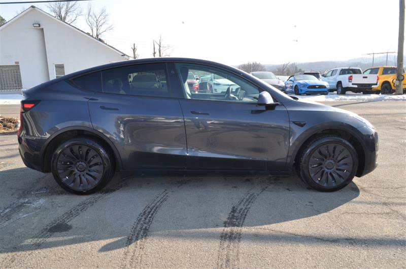 Used 2024 Tesla Model Y Long Range AWD/4WD image 7