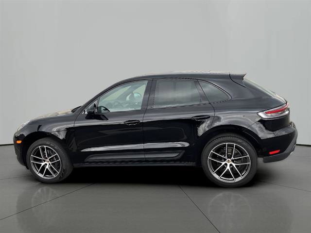 Used 2023 Porsche Macan AWD/4WD image 2