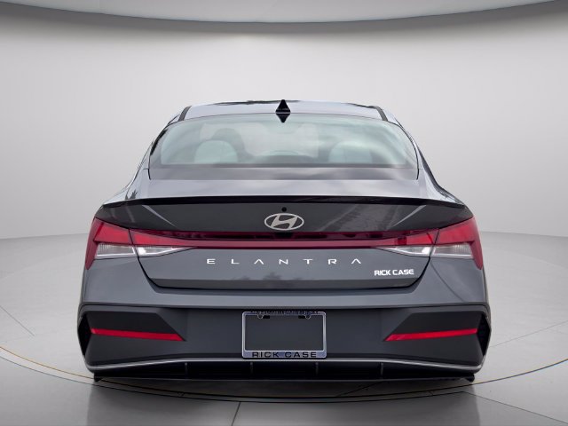 New 2026 Hyundai Elantra SEL Sport FWD image 4