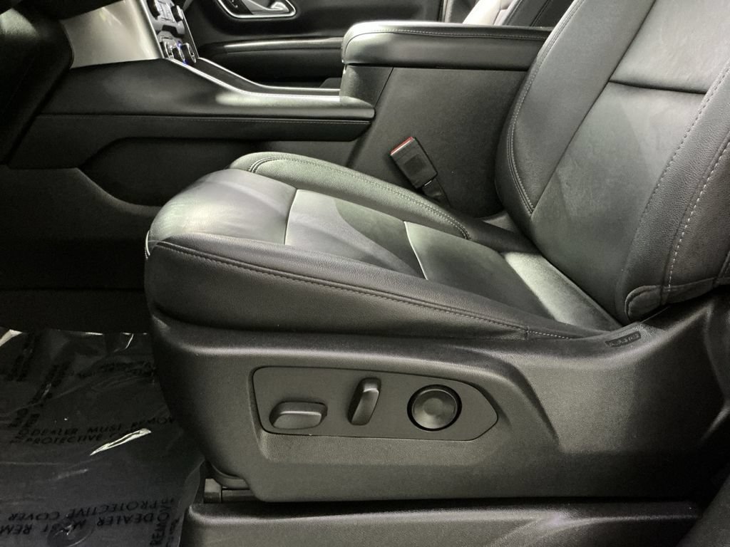 Used 2023 Chevrolet Tahoe Z71 w/ Luxury Package AWD/4WD image 15