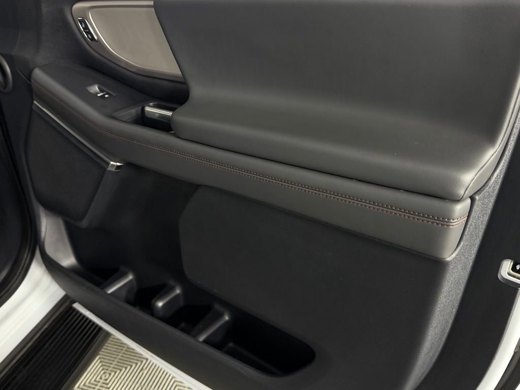 Used 2025 Ford Expedition Active image 33