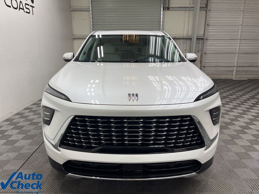 Used 2025 Buick Enclave Avenir image 9