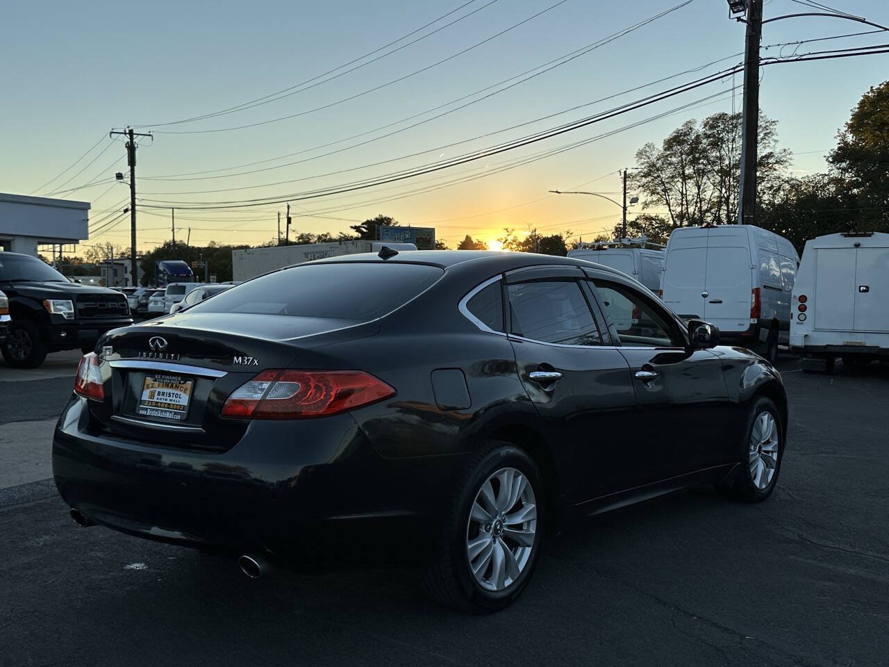 Used 2011 INFINITI M37 x w/ Deluxe Touring Pkg AWD/4WD image 5