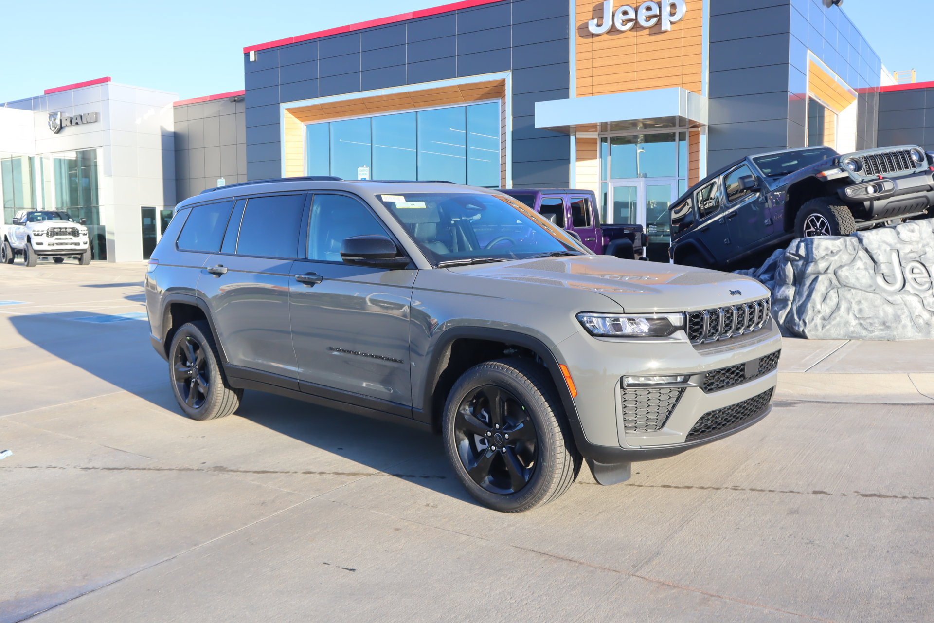 New 2027 Jeep Grand Cherokee L Limited w/ Limited Altitude Package